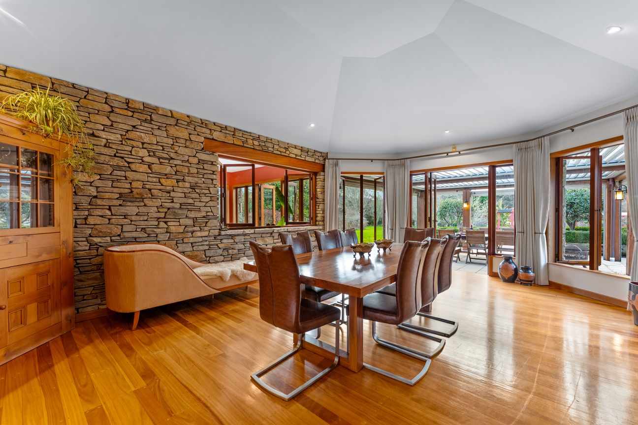Where Rustic Charm Meets Modern Comfort - Bild 5