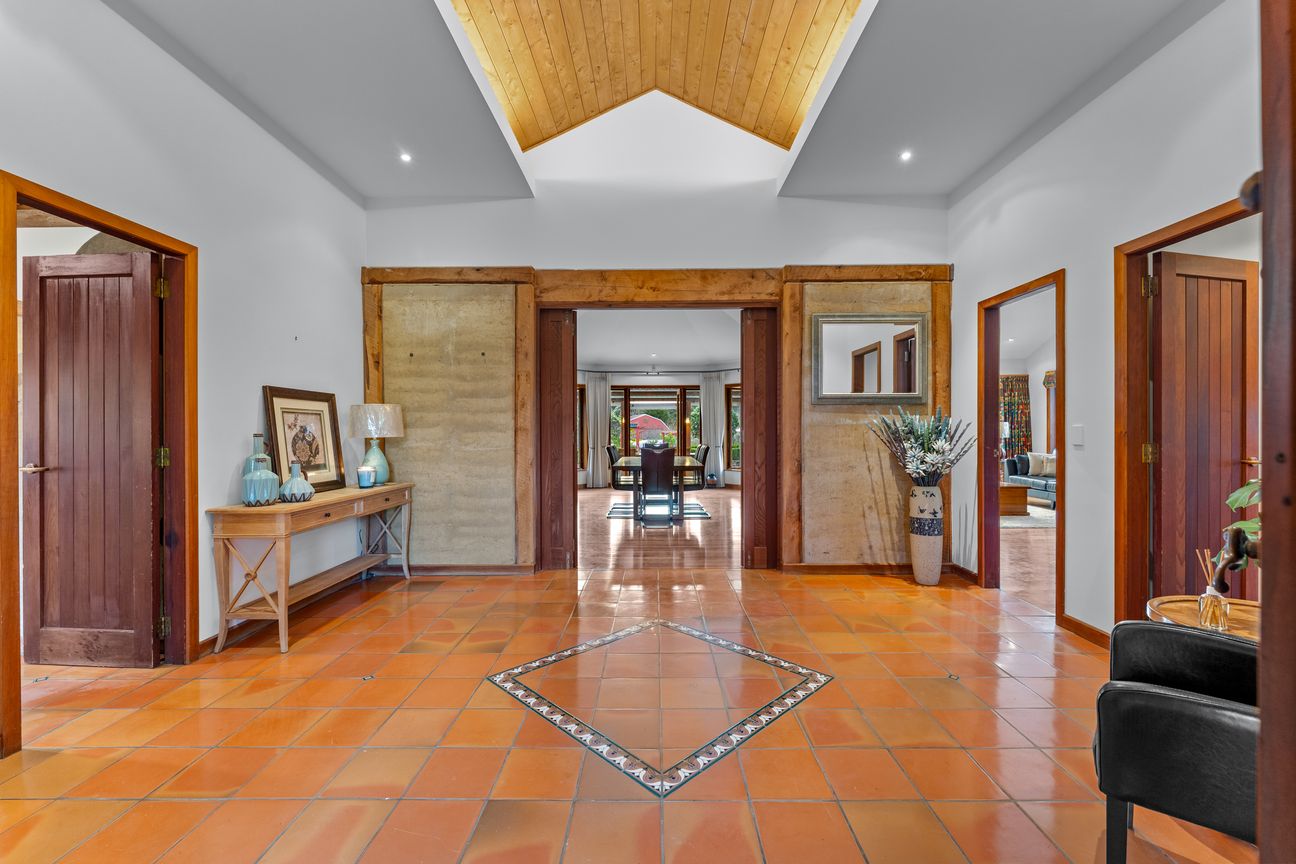 Where Rustic Charm Meets Modern Comfort - Bild 3