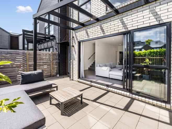 8 Kikorangi Lane, Mount Wellington