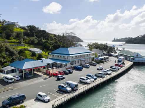 MANGONUI HOTEL, LIQUOR SHOP PLUS LAND
