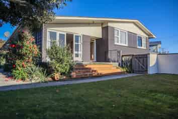 32 Domett Esplanade, Cobden