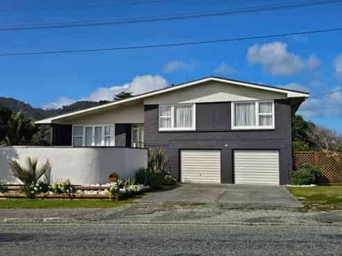 32 Domett Esplanade, Cobden