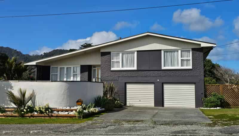 32 Domett Esplanade, Cobden