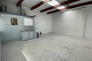 HENDERSON FACTORY / STORAGE UNIT
