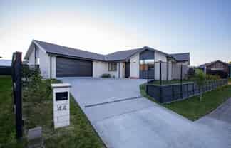 44 The Meadows Drive, Flagstaff