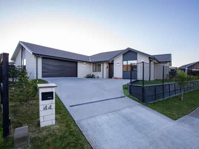 44 The Meadows Drive, Flagstaff