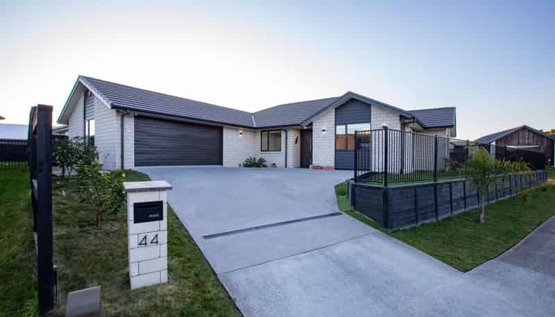 44 The Meadows Drive, Flagstaff