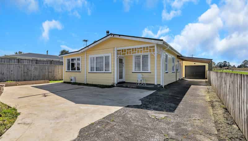 84 Pembroke Road East, Stratford