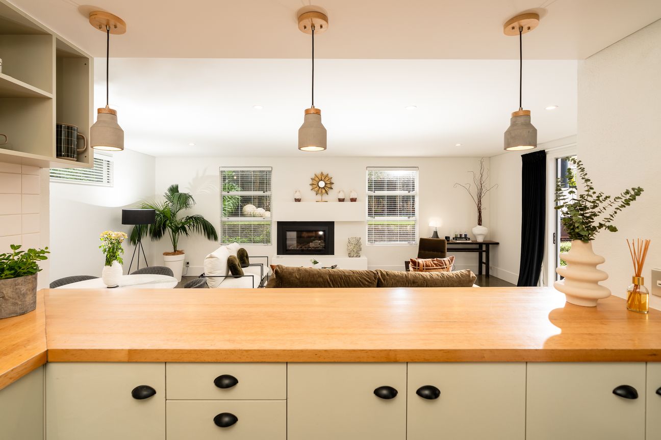 DESIGN APPEAL & A GREAT LOCATION - Altro
