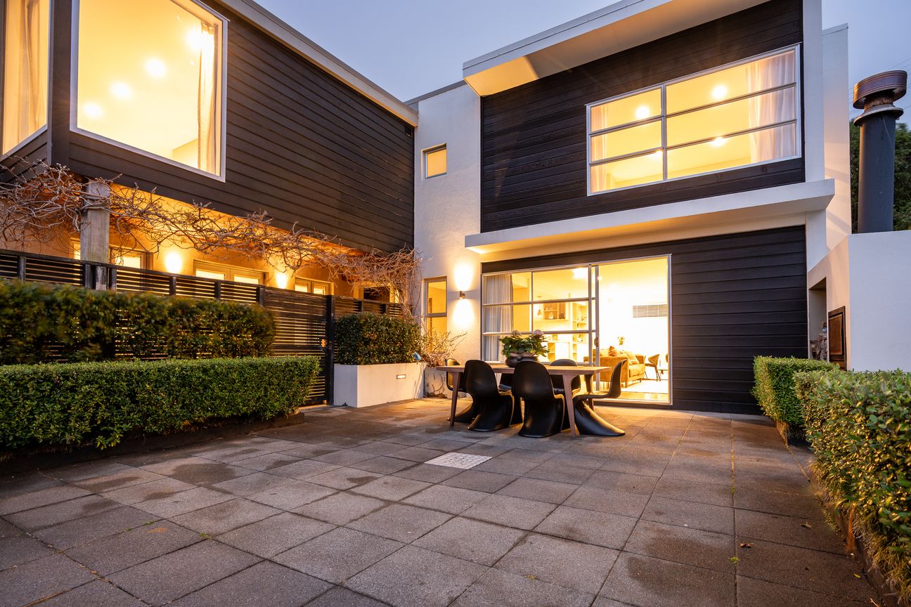 DESIGN APPEAL & A GREAT LOCATION - Vista 3