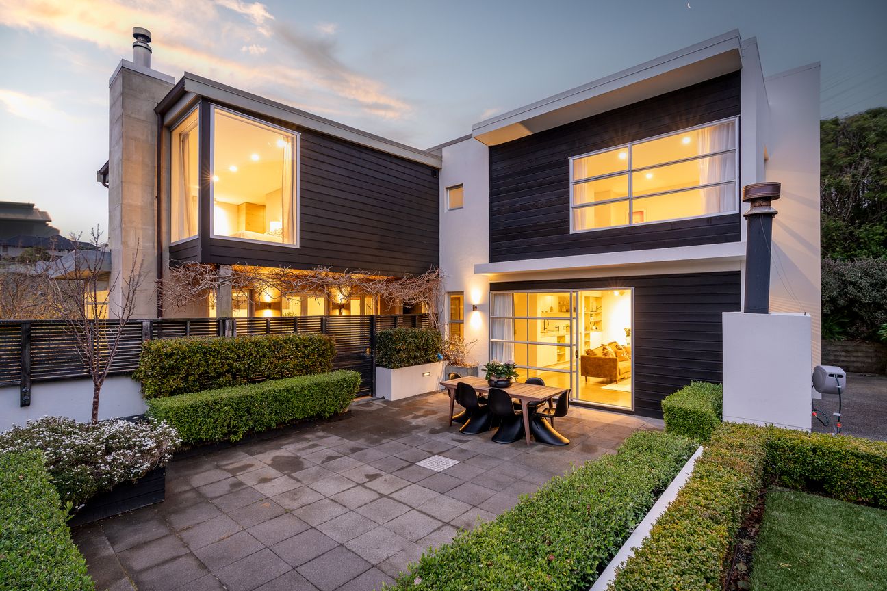 DESIGN APPEAL & A GREAT LOCATION - Vista 2