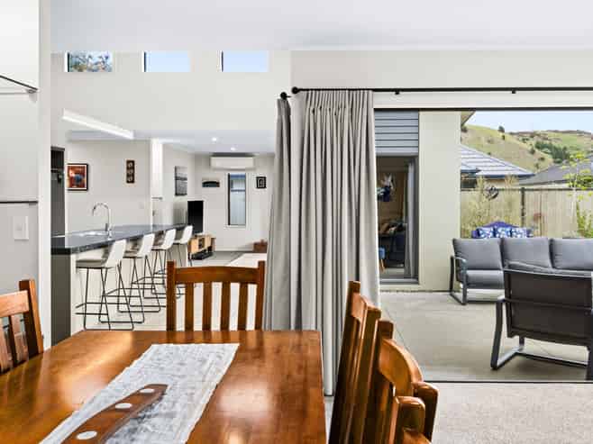 27 Pinotage Drive, Greenmeadows