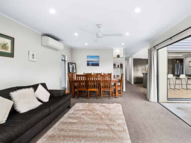 27 Pinotage Drive, Greenmeadows