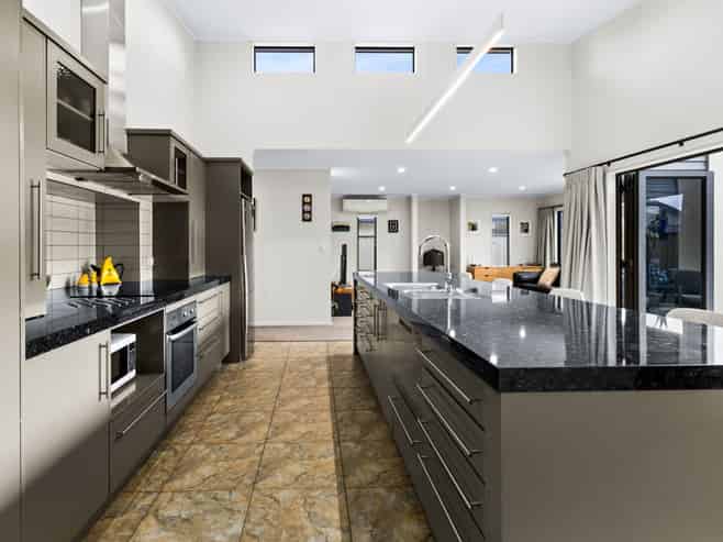 27 Pinotage Drive, Greenmeadows