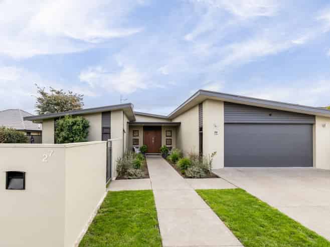 27 Pinotage Drive, Greenmeadows