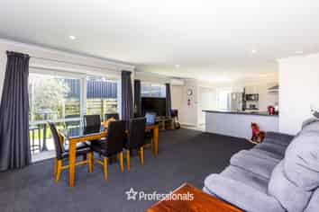 88 Sunstone Crescent, Brown Owl