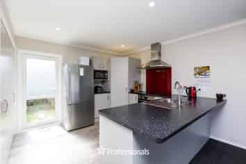 88 Sunstone Crescent, Brown Owl