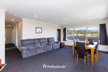 88 Sunstone Crescent, Brown Owl