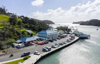 MANGONUI HOTEL, LIQUOR SHOP PLUS LAND
