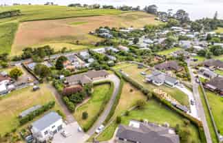 12 Omana Avenue, Helensville