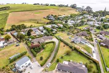 12 Omana Avenue, Helensville
