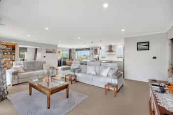 12 Omana Avenue Shelly Beach, Helensville