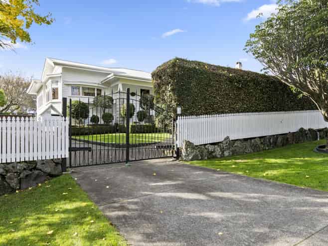 22 Crescent Road, Epsom