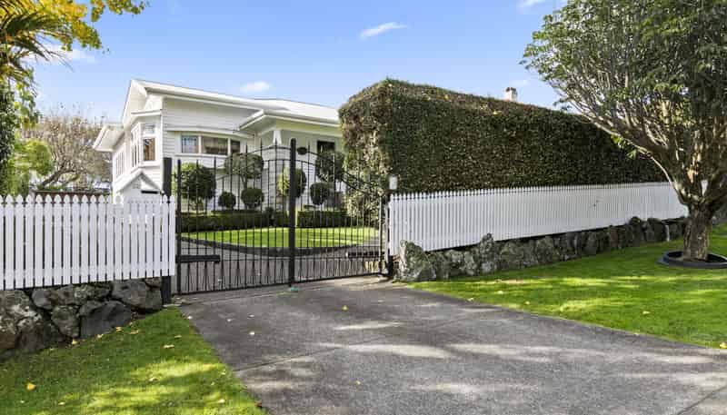 22 Crescent Road, Epsom
