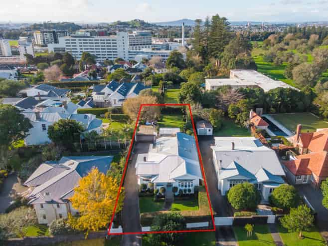22 Crescent Road, Epsom
