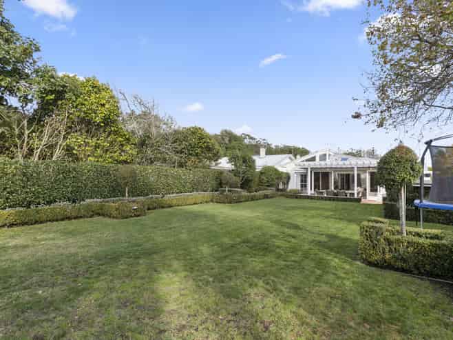 22 Crescent Road, Epsom