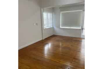 OFFICE/CONSULTING ROOMS WITH EXCELLENT LOCATION
