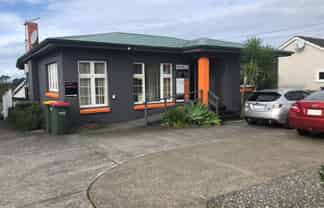 OFFICE/CONSULTING ROOMS WITH EXCELLENT LOCATION
