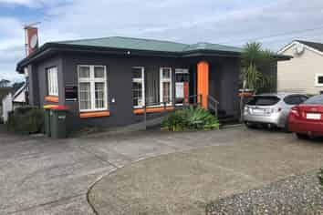 OFFICE/CONSULTING ROOMS WITH EXCELLENT LOCATION
