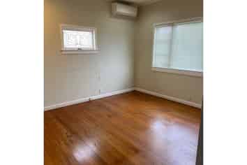 OFFICE/CONSULTING ROOMS WITH EXCELLENT LOCATION
