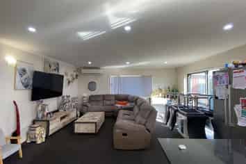 88 Robert Skelton Place, Clendon Park
