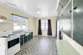 339 Botanical Road, West End
