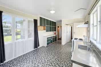 339 Botanical Road, West End