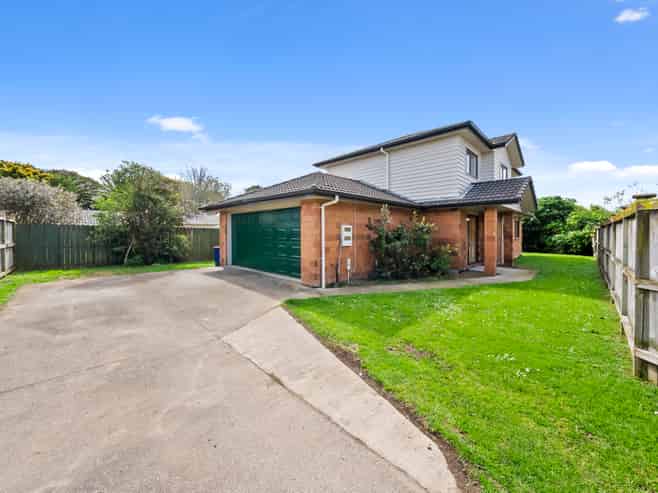 33 Riverglade Parkway, Te Atatu South