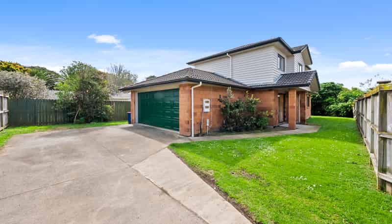 33 Riverglade Parkway, Te Atatu South