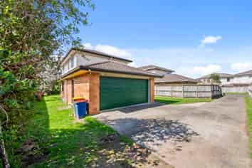 33 Riverglade Parkway, Te Atatu South