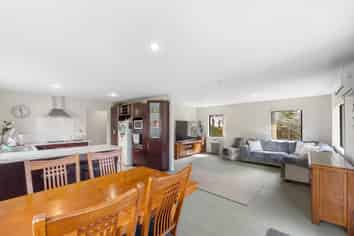 33 Riverglade Parkway, Te Atatu South