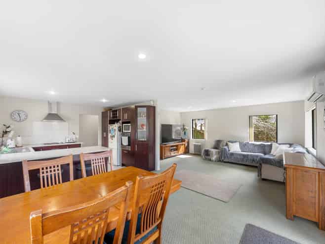 33 Riverglade Parkway, Te Atatu South