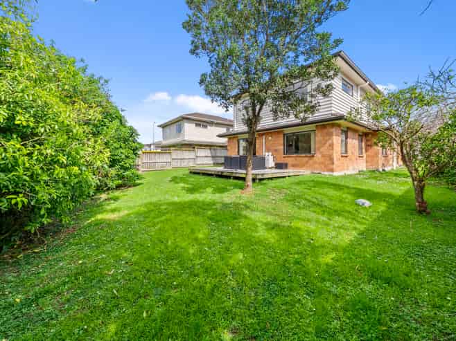 33 Riverglade Parkway, Te Atatu South
