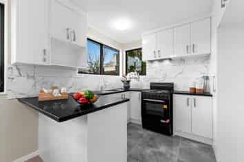 2/14 Etherton Drive, Weymouth