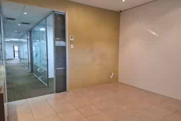 NEW LYNN OFFICE/RETAIL