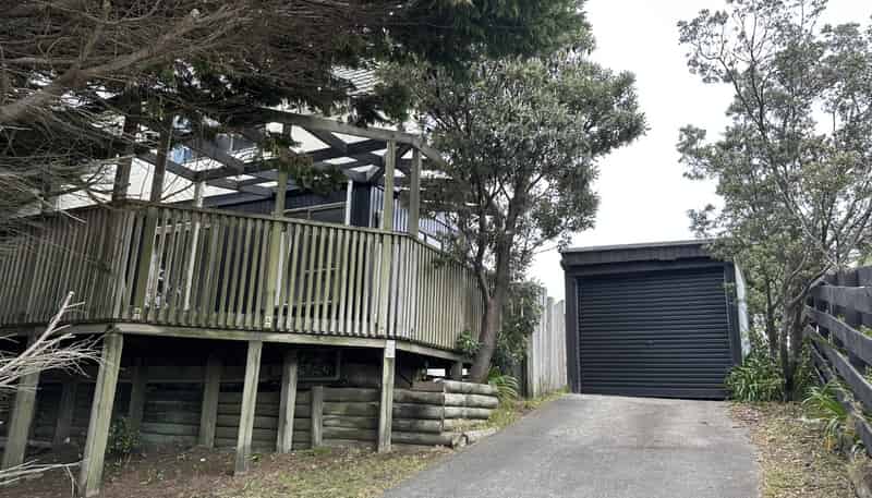 10 Frances Street , Waikanae Beach