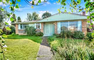 23 Lewis Street, Glenview