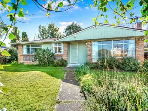 23 Lewis Street, Glenview