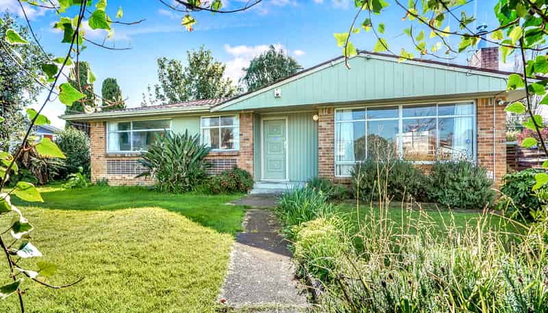 23 Lewis Street, Glenview