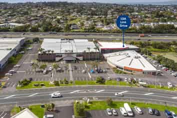 RARE WAIRAU PARK RETAIL SPACE
